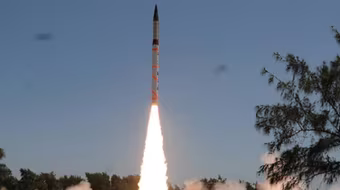 Ấn Độ phóng tên lửa có khả năng mang đầu đạn hạt nhân Agni-IV