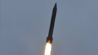 Pakistan lần đầu phóng tên lửa từ tàu ngầm, biểu dương sức mạnh với Ấn Độ