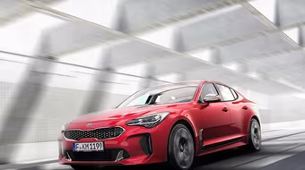 Kia Stinger chính thức xuất hiện, thách thức BMW 3-series