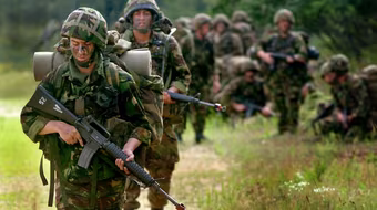 Quân đội Anh thừa nhận có thể bị Nga tiêu diệt trong một buổi chiều