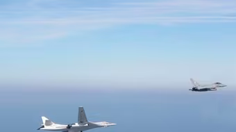 Tiêm kích Anh xuất kích gấp chặn máy bay ném bom Nga