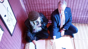 Xem Đại sứ Mỹ viết thư pháp đón chào năm mới Bính Thân