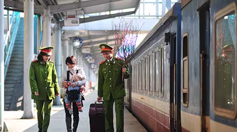 Những hình ảnh cảm xúc ở sân ga chiều cuối năm