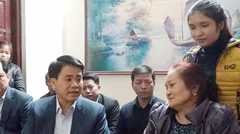 Chủ tịch UBND TP Nguyễn Đức Chung thăm hỏi gia đình nạn nhân vụ tai nạn giao thông nghiêm trọng