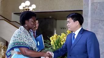 Chủ tịch UBND TP Hà Nội Nguyễn Đức Chung tiếp Giám đốc Ngân hàng Thế giới tại Việt Nam