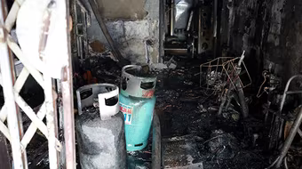 Cháy nhà trong ngõ nhỏ, một người đi viện cấp cứu