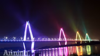 16 triệu gam màu tô điểm cầu Nhật Tân