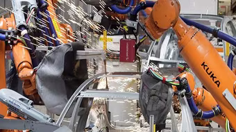 Robot “phản chủ”, bóp chết một công nhân lắp ráp ô tô ở Đức