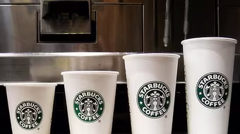 Starbucks bị kiện vì trong đồ uống có quá nhiều đá lạnh