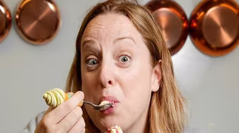 Louise Bamber: Người có công việc thú vị nhất nước Anh