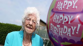 Anh: Bí quyết sống lâu, sống khỏe của cụ bà 102 tuổi