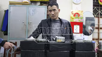 Dùng xe tải vận chuyển 103 bánh heroin, nổ súng khi bị Công an vây bắt