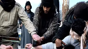 Tổ chức Nhà nước Hồi giáo IS chặt tay tên trộm trước đám đông