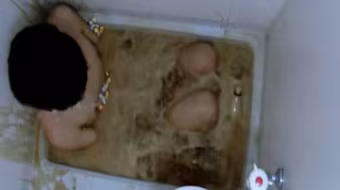 Điều gì sẽ xảy ra khi “tắm” cùng Coca Cola và kẹo Mentos bạc hà?