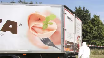 Chấn động: Phát hiện chiếc xe tải chứa hơn 50 thi thể người tị nạn