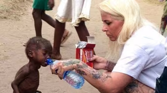 Hình ảnh em bé Nigeria "phù thủy" gây chấn động toàn cầu