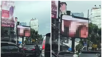 Nhân viên IT phát cảnh nóng lên biển quảng cáo trung tâm Jakarta