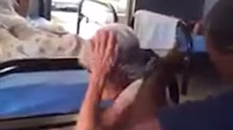 Dân mạng phẫn nộ y tá hành hạ cụ già trong viện dưỡng lão