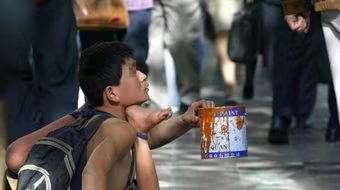 Băng đảng Trung Quốc bắt cóc, đánh tàn tật trẻ em rồi bắt đi ăn xin