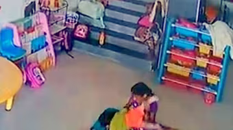 Phẫn nộ xem video cô giáo đánh trẻ tới mức nứt hộp sọ