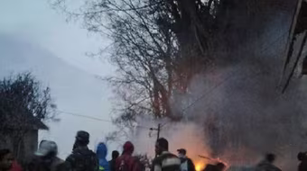 Indonesia: Núi lửa phun trào, 3 người chết