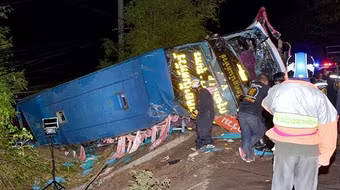 Thái Lan: Tai nạn xe buýt, 7 người thiệt mạng