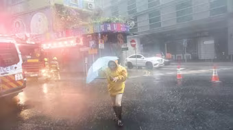 Hồng Kông ngưng hoạt động vì bão Nida