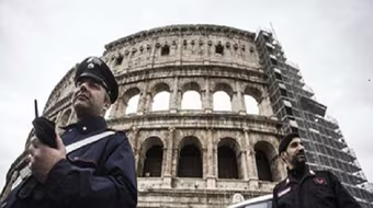 Dân mạng phát sốt vì hành động đẹp của cảnh sát Rome