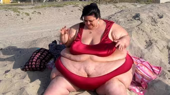 Người phụ nữ 323kg giảm cân nhờ chăm "yêu"