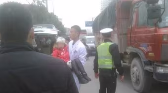 Trung Quốc: Bắt giữ kẻ cầm rìu tấn công học sinh 