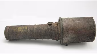 25 năm dùng lựu đạn… làm chày