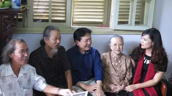 Thứ trưởng Bộ VH-TT&DL đến thăm gia đình nhạc sỹ Văn Cao