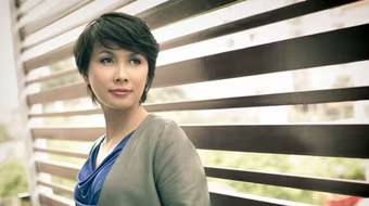 Nữ nhà văn xinh đẹp viết về chuyện tình trên đỉnh Kilimanjaro