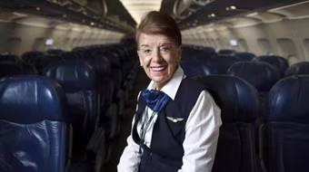 80 tuổi - nữ tiếp viên hàng không này vẫn chưa muốn về hưu