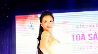 Nữ sinh trường Việt Đức đăng quang "Nét đẹp Tràng An"