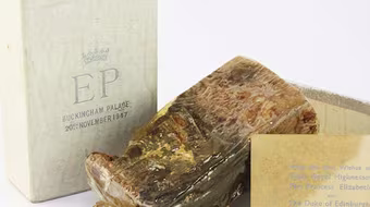 Lát bánh cưới giá 750 USD