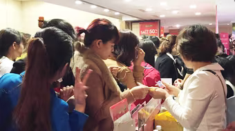 Toát mồ hôi mua hàng hiệu giảm giá