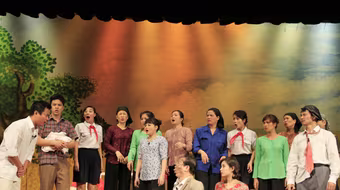 "Bệnh sỹ" cán mốc 100 đêm diễn