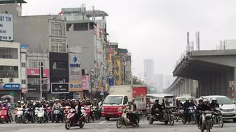 Nút giao thông hầm chui Thanh Xuân, Trung Hòa (Hà Nội): Cần sớm hoàn thiện hệ thống biển báo, vạch sơn