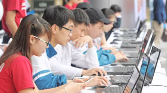 Cấm sinh viên bình luận dung tục trên mạng: Cấm thì dễ, xử mới khó