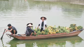 Chợ nổi giữa lòng Hà Nội