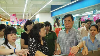 Kiểm tra an toàn thực phẩm tại Hà Nội: Chợ Phùng Khoang, siêu thị Co.opMart Hoàng Mai có sai phạm 