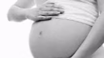 Mẹ hút thuốc khi mang thai, con khó có con