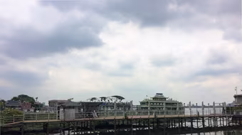 Nhùng nhằng di dời du thuyền hồ Tây