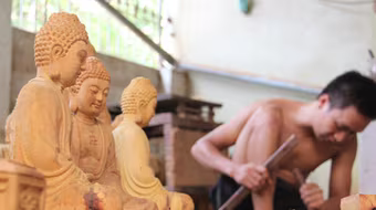 Làng của những đại gia cầm dùi đục