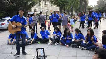 Sống là sẻ chia, đâu chỉ nhận riêng mình