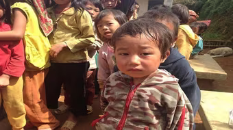 Mang hơi ấm đến với trẻ em xã Thái Thịnh, Hoà Bình