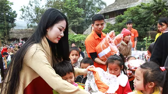 Hoa hậu Ngọc Anh mang đông ấm về xứ Thanh