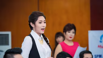 Hoa hậu Đặng Thu Thảo đồng hành cùng Đoàn Thể thao Việt Nam tham dự Sea Games 28