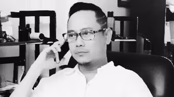 Nhà thiết kế Võ Việt Chung được mời làm giám khảo Miss World Beauty 2015